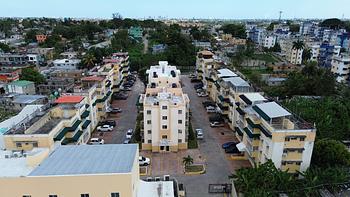 apartamentos - ¡APARTAMENTO EN VENTA EN LA AVENIDA CHARLES!
Precio: RD$4,500,000