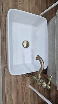 decoración y accesorios - Vendo Lavamanos Bohm con su griferia y tapón dorado en excelentes condiciones! 