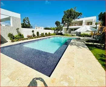 casas vacacionales y villas - Venta de Villa de lujo en punta cana con piscina zona turística 