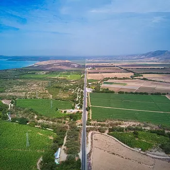 solares y terrenos - Solar en la Recta de Azua de 176746 metros al lado de la Famosa 