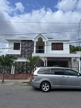 casas - VENDO CASA DE 3 HABITACIONES CON EXCELENTE DISTRIBUCIÓN.