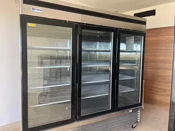 equipos profesionales - Freezer exhibidor 3 puertas nuevo. 