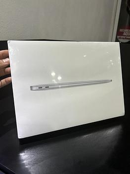computadoras y laptops - MACBOOK AIR M1 13" 256GB 8GB RAM SELLADA OFERTA‼️