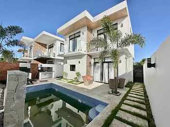 casas vacacionales y villas - Venta de Villa con piscina en punta cana reserva con 3000 dólares zona turística