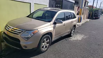 jeepetas y camionetas - Jeepeta Suzuki XL7 2008 dorada 3 filas de asientos en leather RD$200,000.00 Neg.