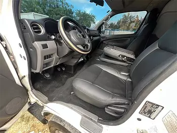 otros vehiculos - Nissan urban 2017
