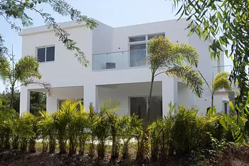 casas vacacionales y villas - VILLA DE 4 HABITACIONES CON PISCINA Y JARDÍN - CERCA DE LA PLAYA