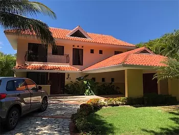 casas - Hermosa villa  en alquiler Metro country club