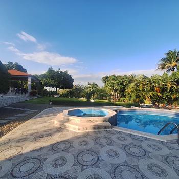 casas vacacionales y villas - venta de Villa amuebla Pedro brand santo Domingo oeste de 3,783mts con piscina 