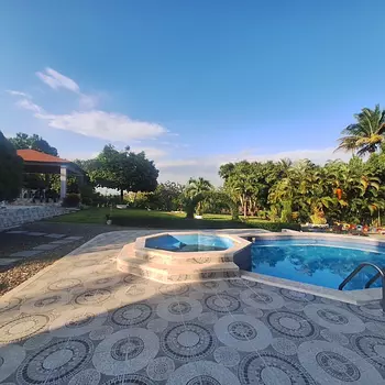 casas vacacionales y villas - venta de Villa amuebla Pedro brand santo Domingo oeste de 3,783mts con piscina 