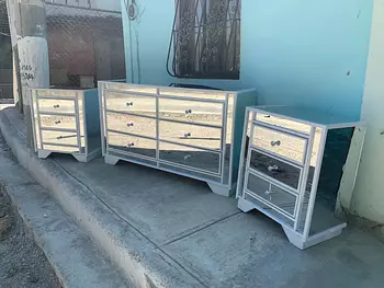 muebles y colchones - Gavetero más mesa de noche en moderno 