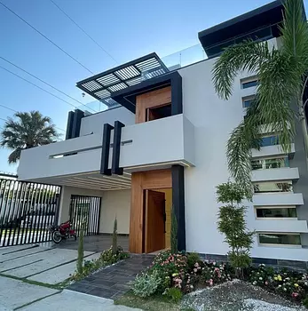 casas - Moderna Casa en venta De dos niveles proximo al Aeropuerto.