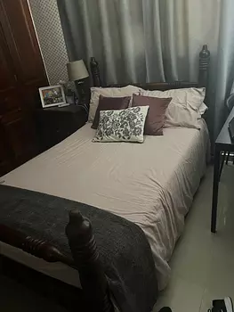 muebles y colchones - vendo cama con colchón madera preciosa de 47 pulgs, entre full y twin 