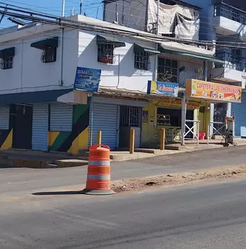 habitaciones y viviendas compartidas - Edificio comercial y residencial 