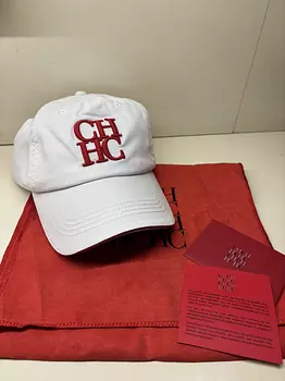 joyas, relojes y accesorios - Gorra Carolina Herrera CH blanca con rojo - UNISEX