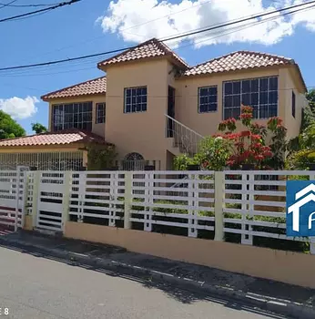 casas - Casa en venta en el Centro de Higuey