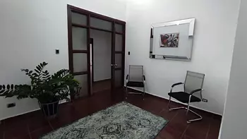 oficinas y locales comerciales - OFICINA OPORTUNIDAD DE 130 mts, excelente distribución, parqueos varios