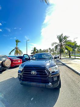 jeepetas y camionetas - Toyota Tacoma Doble cabina 4x2 año 2021