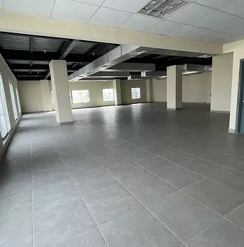 oficinas y locales comerciales - Alquilo en Torre Corporativa Oficina de 512 Metros  en Evaristo Morales