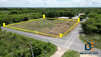 solares y terrenos - SE VENDE SOLAR de esquina  con 3,000 Metros en Ubicado  H-3 JUAN DOLIO 