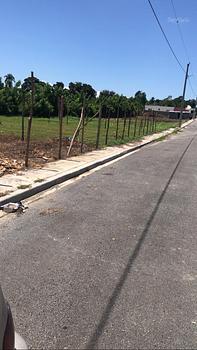 solares y terrenos - VENDO TERRENO 310 MTS,ZONA RESIDENCIAL,ENTRADA DE SALCEDO✅