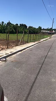 solares y terrenos - VENDO TERRENO 310 MTS,ZONA RESIDENCIAL,ENTRADA DE SALCEDO✅