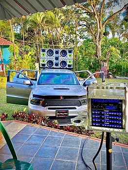 jeepetas y camionetas - vendo con o sin música en súper oferta está como nueva 