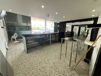 oficinas y locales comerciales - 🔵 Alquilo local con nave en el quisqueya