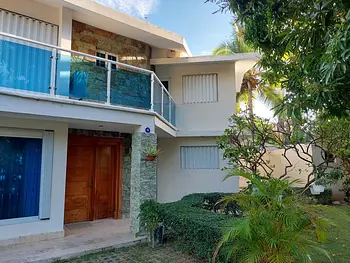 casas vacacionales y villas - Vendo villa en La playa de Nizao 
2,200 Mt2. De solar 
380. Mt2. De construcción