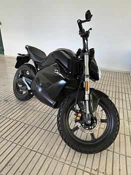 motores y pasolas - Moto Super Soco Street Hunter TS 2022