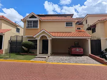 casas - ¡Casa en alquiler a pasos de la embajada america!