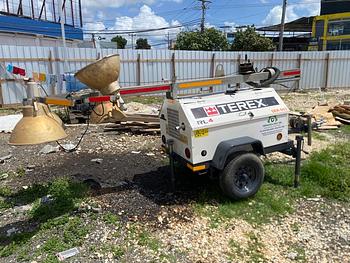 equipos profesionales - Torre luminaria Terex en venta