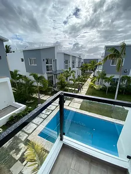 casas vacacionales y villas - Venta de Villa tipo townhouse en Bavaro punta cana con acceso a playa Bavaro 
