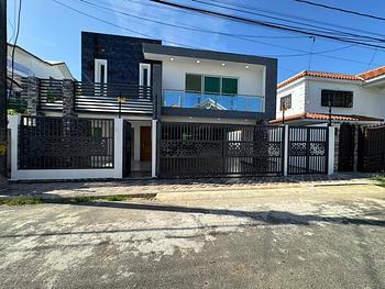 casas - Casa con piscina en prado oriental 
