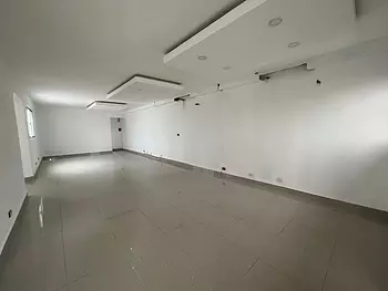 oficinas y locales comerciales - Oficina ubicada en excelente Zona, se encuentra en el SEGUNDO NIVEL