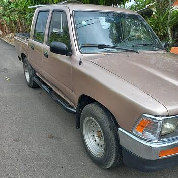 jeepetas y camionetas - Toyota hilux 1990