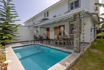 casas vacacionales y villas - VILLA DE 3 HABITACIONES CERCA DE LA PLAYA CON PISCINA