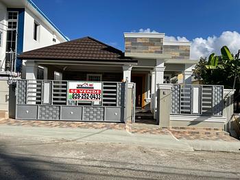 casas - Vendo bellisima casa con toda la madera en robles pisos en porcelanato español