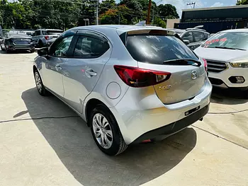 carros - Mazda Demio 2019