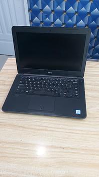 computadoras y laptops - Dell Latitude 3380 Intel Core i5 de 7ma Generación