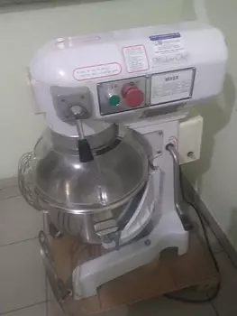 equipos profesionales - Vendo revolvedora, batidora industrial a 110 volt.