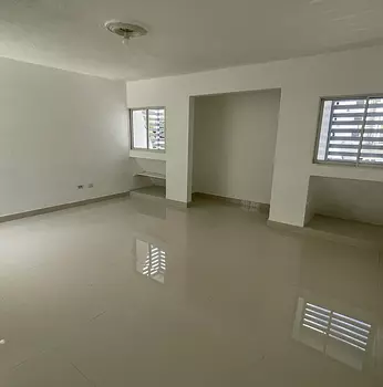 oficinas y locales comerciales - Rento Local en Ensanche Quisqueya en 1er Piso  Prox. A La C. Jose Tapia Brea 
