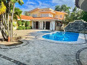 casas vacacionales y villas - Vendo villa en Metro Country club 
1,200 Mts. 
Amueblada 
Us$ 850,000 