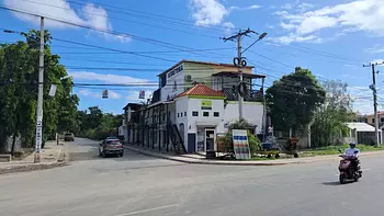 oficinas y locales comerciales - Edificación comercial en Boca Chica