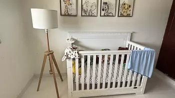 muebles - Se vende Cama Cuna de bebé y lámpara 
