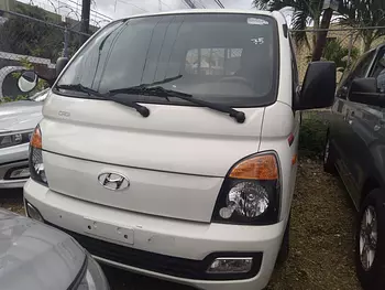 camiones y vehiculos pesados - HYUNDAI PORTER 2017 BLANCODESDE: RD$ 850,100.00