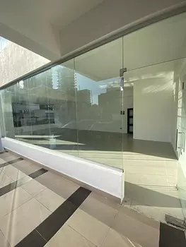oficinas y locales comerciales - ALQUILO Local En Plaza Comercial 1er Piso En Evaristo Morales
*CODIGO: PD103*