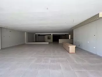 oficinas y locales comerciales - Edificio en alquiler Ensanche Naco #24-581 uso comercial con 6 niveles, ascensor