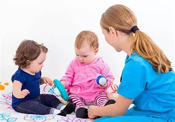 empleos disponibles - Se busca Cuidadora de niños con salida quincenal.
