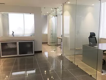 oficinas y locales comerciales - Oficina de 125 m2 con Muebles Alquiler
